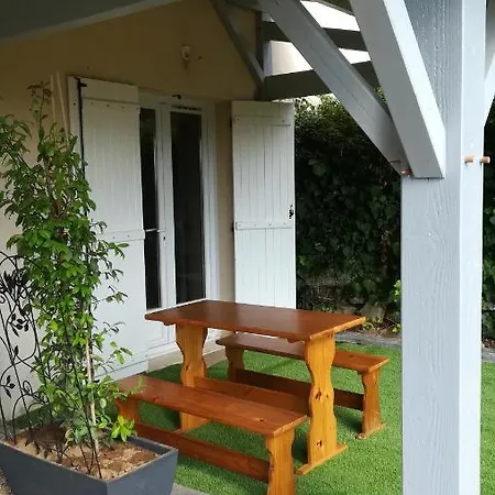 Des Ventoulines Apartment *