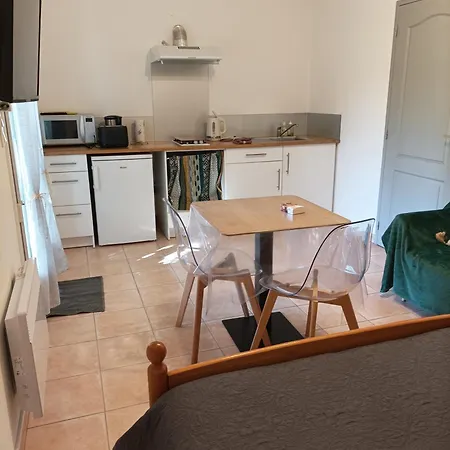 Des Ventoulines Apartment